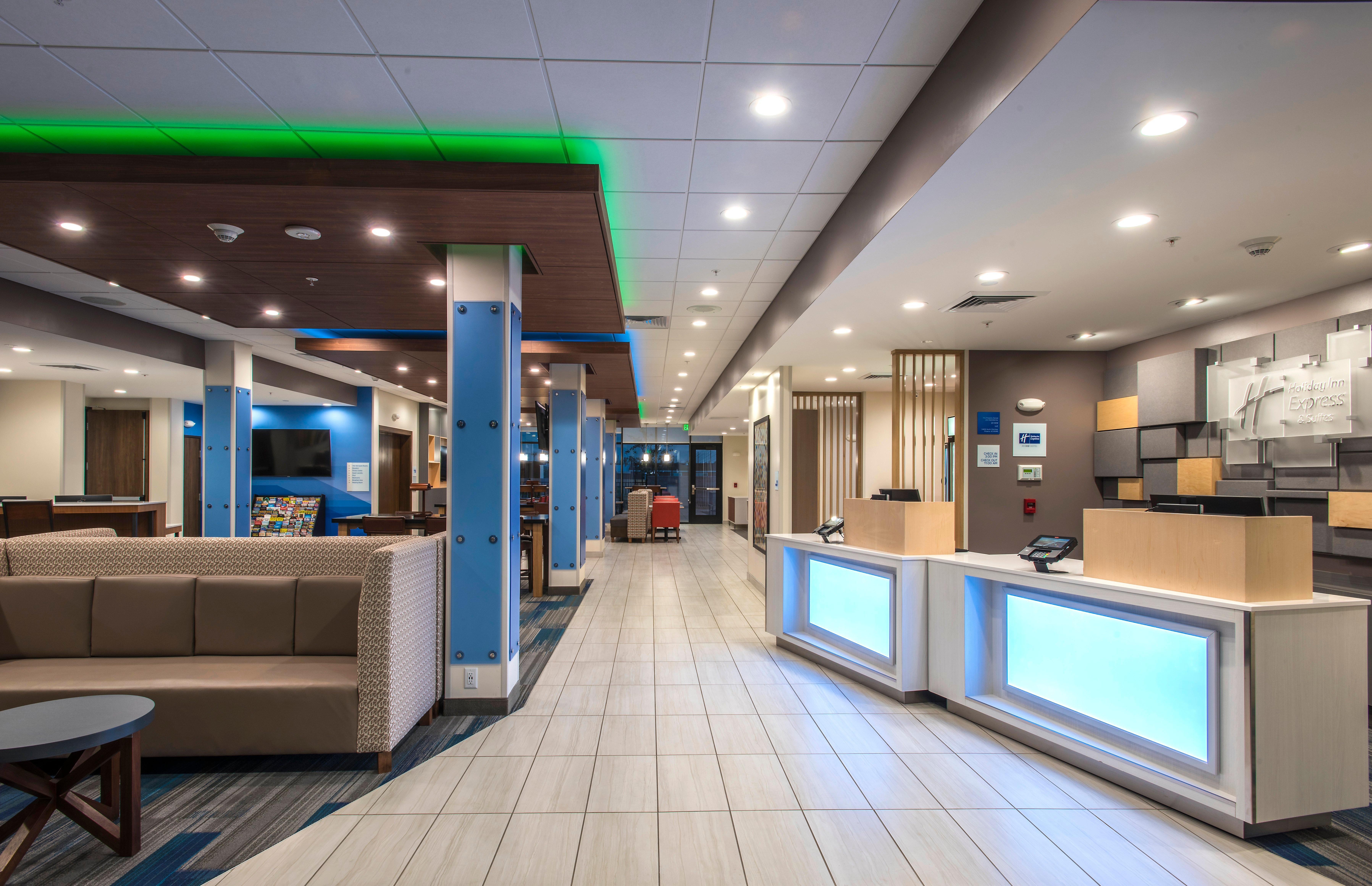 Holiday Inn Express & Suites - Phoenix North - Happy Valley By Ihg Екстериор снимка